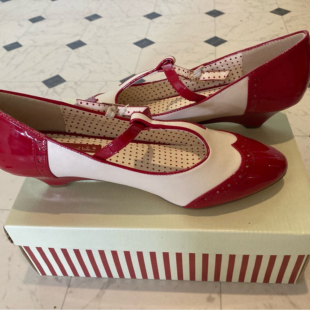 Vintage inspired red pumps!